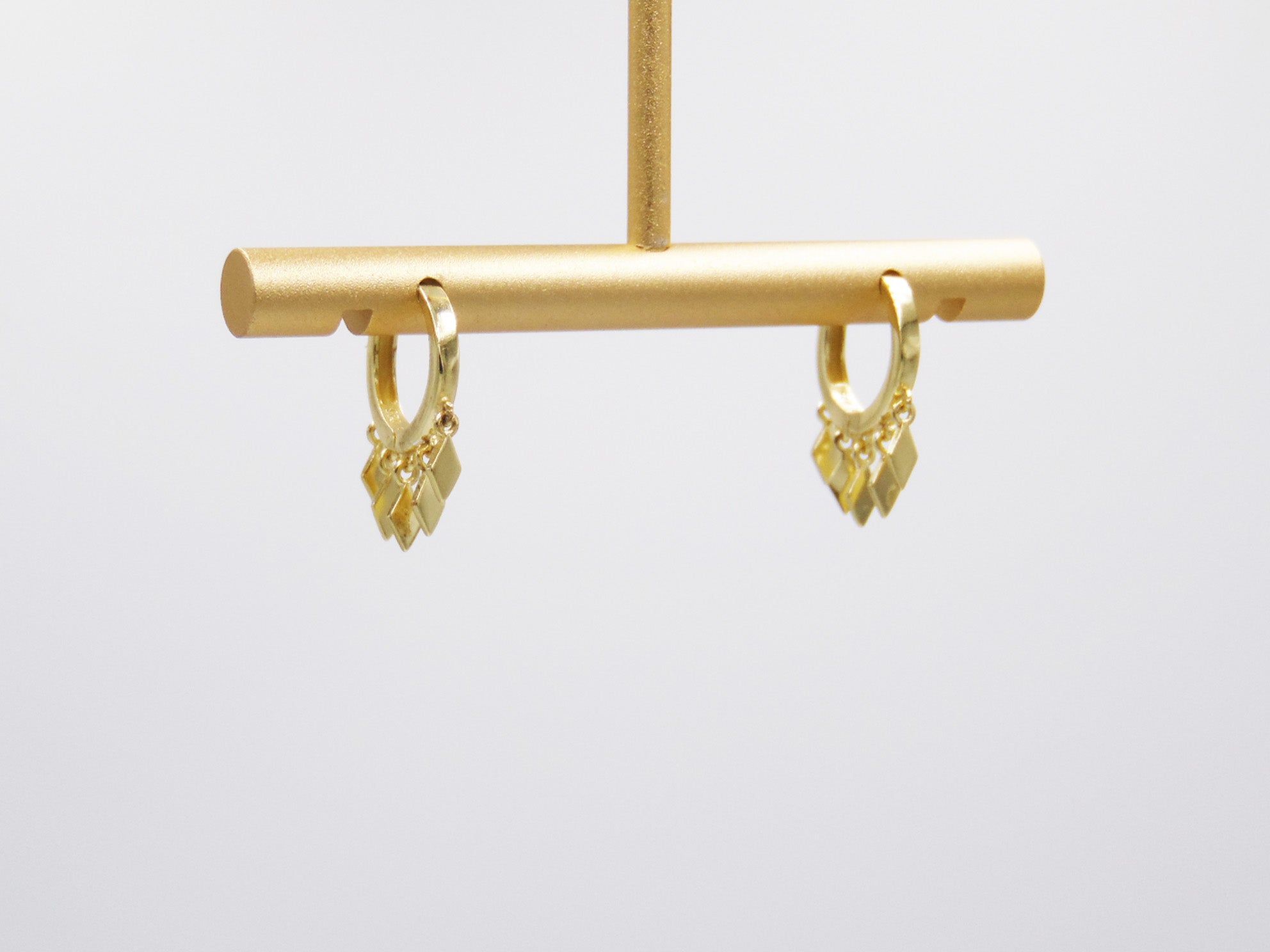 EARRINGS WITH GOLDEN DIAMOND