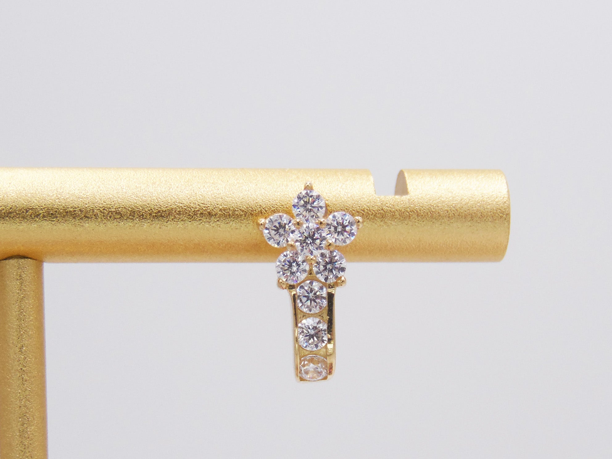 FLOWER EARRINGS WITH GOLDEN ZIRCONIAS