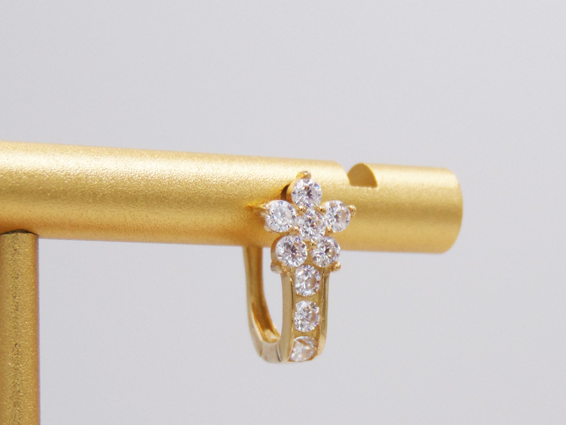 FLOWER EARRINGS WITH GOLDEN ZIRCONIAS