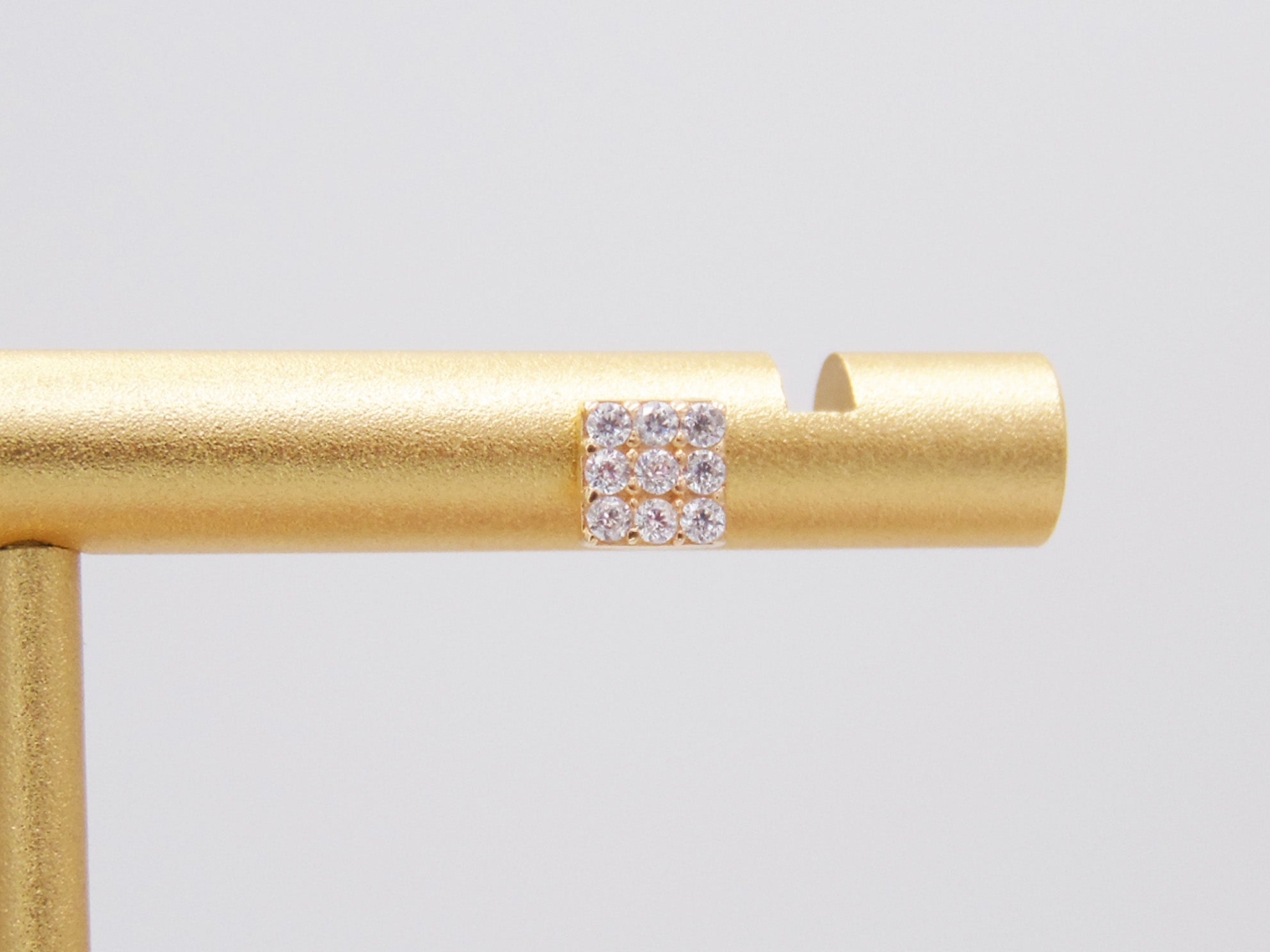 ZIRCONIA STUD FORMING A GOLDEN SQUARE