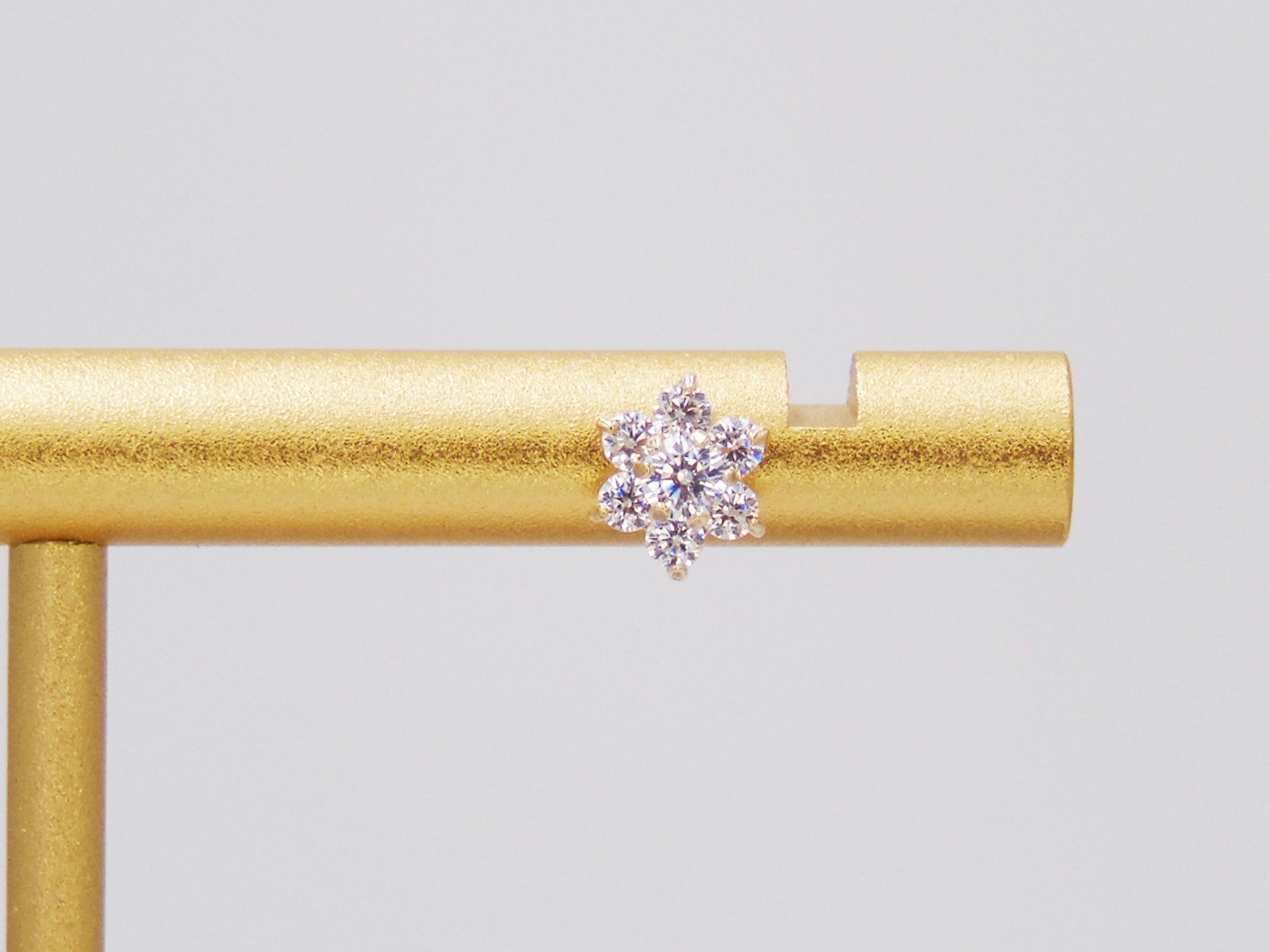 FLOWER STUD WITH GOLDEN ZIRCONIAS