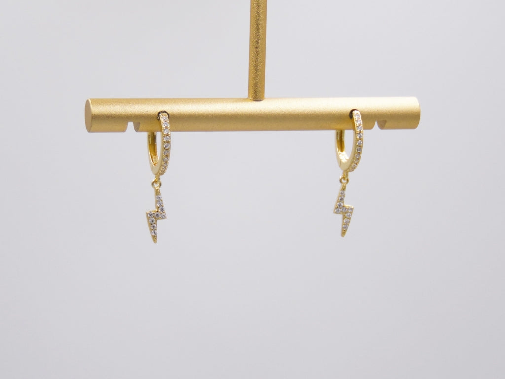 Arracada Rayo con Zirconias Dorado