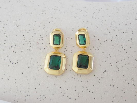 ARETES CON ESMERALDA VERDE BISELADA