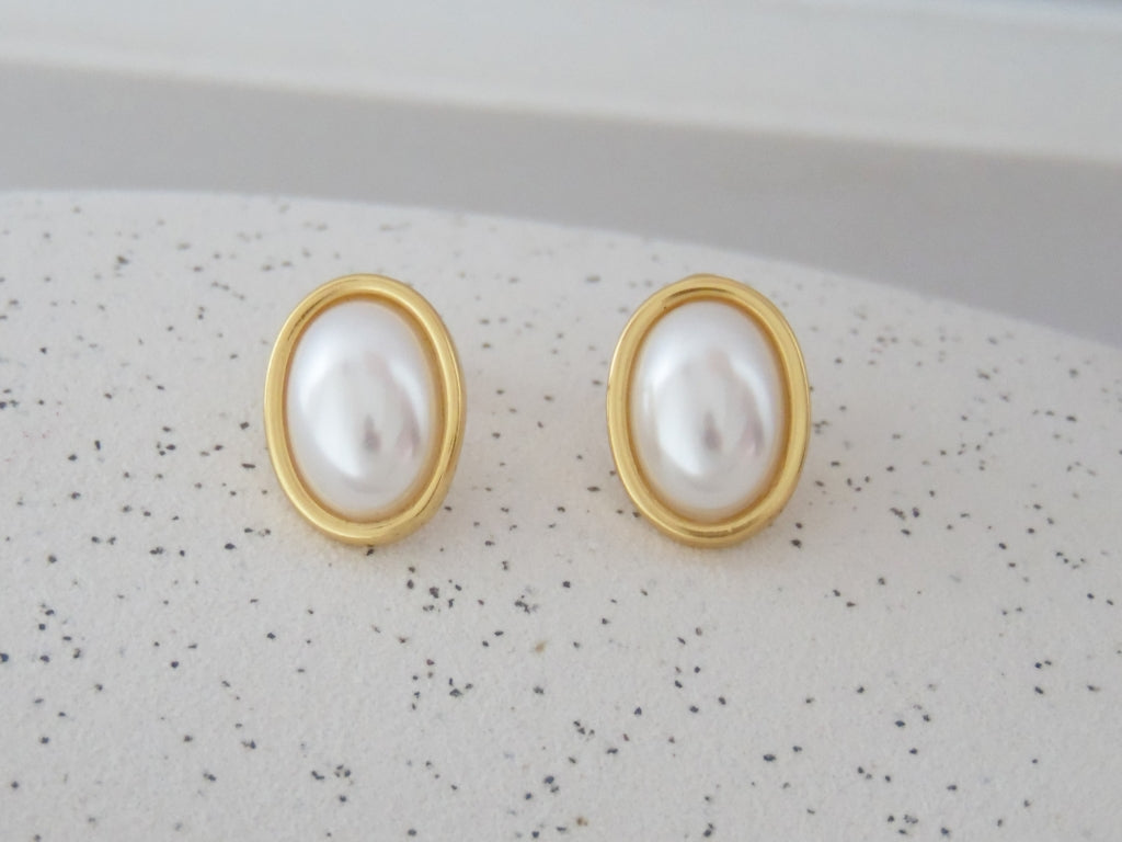 ARETE PERLA OVALADA DORADA