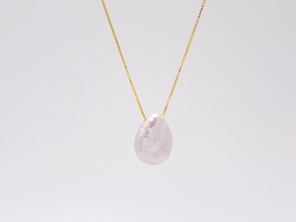 COLLAR CON PERLA IRREGULAR DORADO