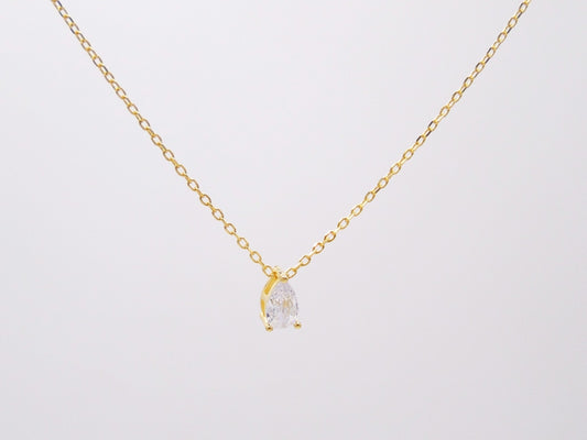 COLLAR CON DIJE PEQUEÑO DE GOTA