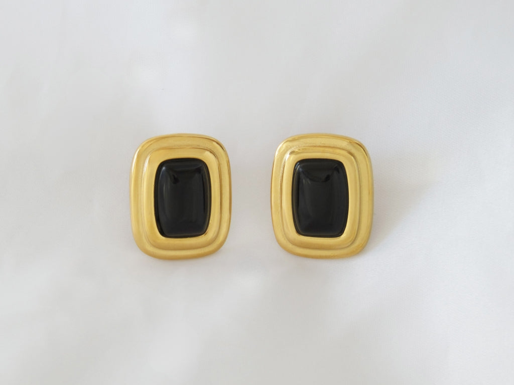 ARETE RECTANGULAR CON PIEDRA NEGRA
