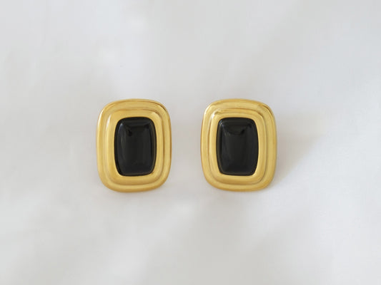 ARETE RECTANGULAR CON PIEDRA NEGRA