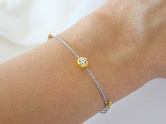 PULSERA HILO CON BISELADO DE PIEDRA MOISSANITA