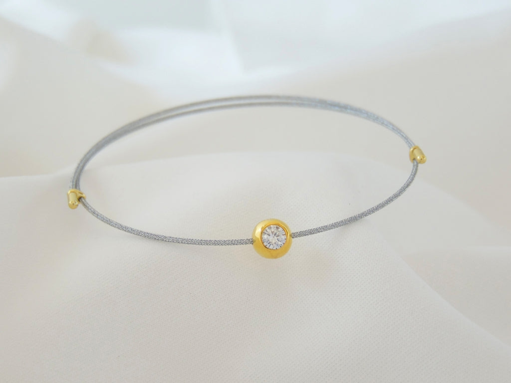 PULSERA HILO CON BISELADO DE PIEDRA MOISSANITA