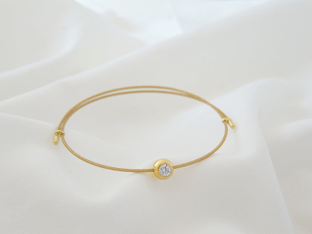 PULSERA HILO CON BISELADO DE PIEDRA MOISSANITA