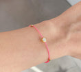 Cargar la imagen en la vista de la galería, PULSERA HILO CON BISELADO DE PIEDRA MOISSANITA
